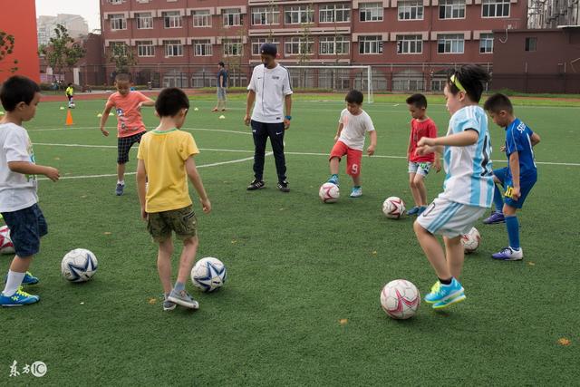 官宣：北京主帅解立彬暂时离任 助教莱登接任